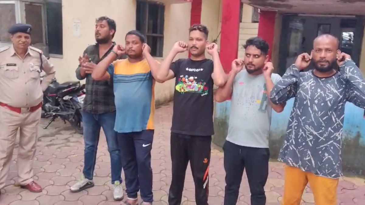 खाकी के सामने निकली बदमाशों की हवा, तलवार से केक काटने वालों को किया गिरफ्तार, आरोपियों ने पुलिस के सामने मांगी माफी