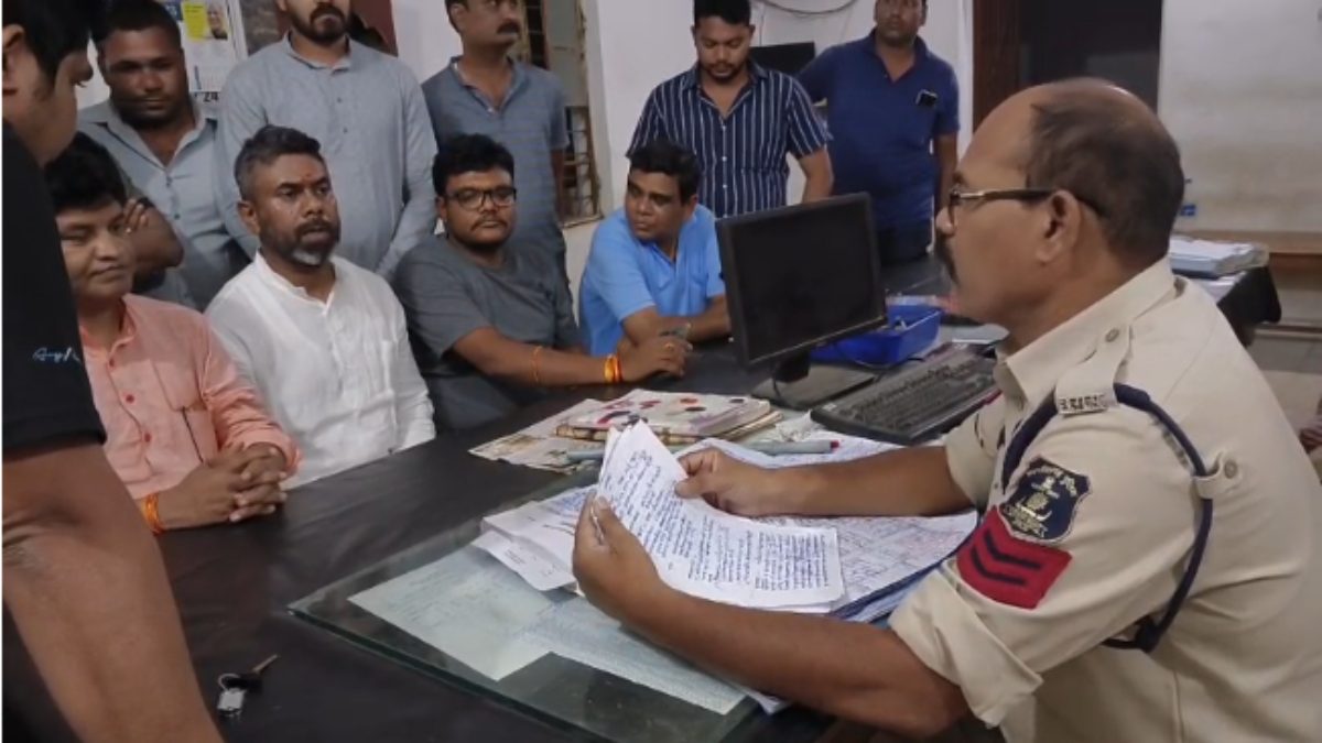 CG NEWS : भाजपा विधायक के कमरे में अज्ञात लोगों ने बोला धावा, पार्टी के गोपनीय दस्तावेज गायब, भाजपाइयों ने घेरा थाना