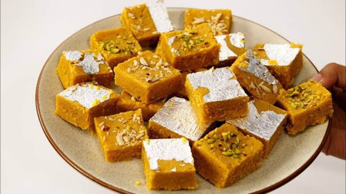 Today’s Recipe : मीठे में बनाएं बेसन पाक, 15 दिनों तक रहता है स्वाद बरकरार …