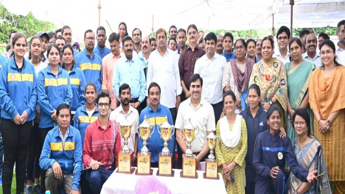 अखिल भारतीय वन खेलकूद प्रतियोगिता : पंचकूला में छत्तीसगढ़ ने लहराया परचम, 12वीं बार ऑल ओवर चैंपियन बनने पर मंत्री अकबर ने खिलाड़ियों को किया पुरस्कृत