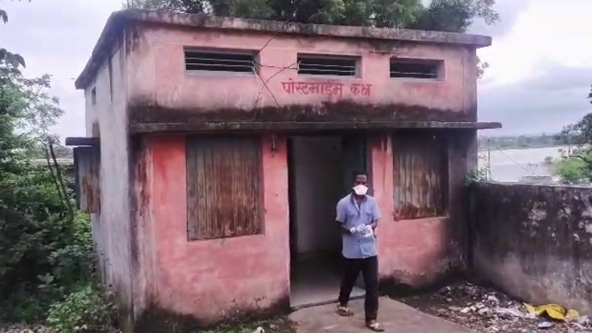 Seoni News: पोस्टमार्टम करने के लिए परिजनों से मांगे 2 हजार रुपए, नदी में बहने से हुई थी मासूम की मौत