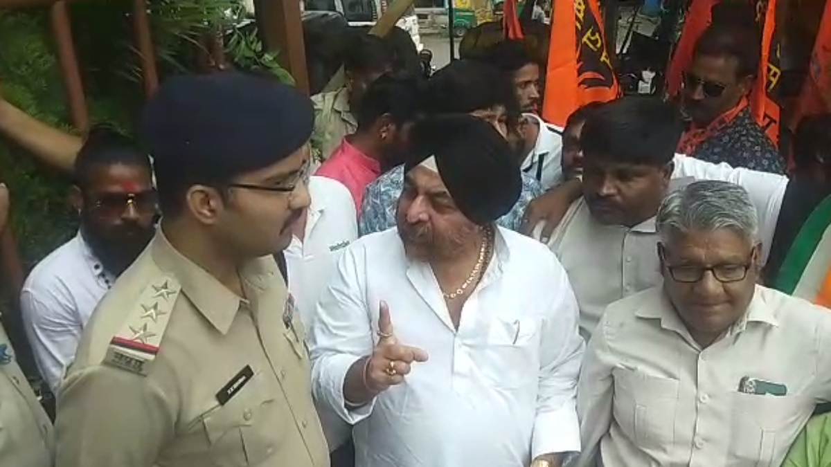 तिरंगा यात्रा पर हमले का मामला: कांग्रेस ने फरियादी बदलने के लगाए आरोप, अध्यक्ष बोले- आरोपी बीजेपी नेता के करीबी, पुलिस बचा रही