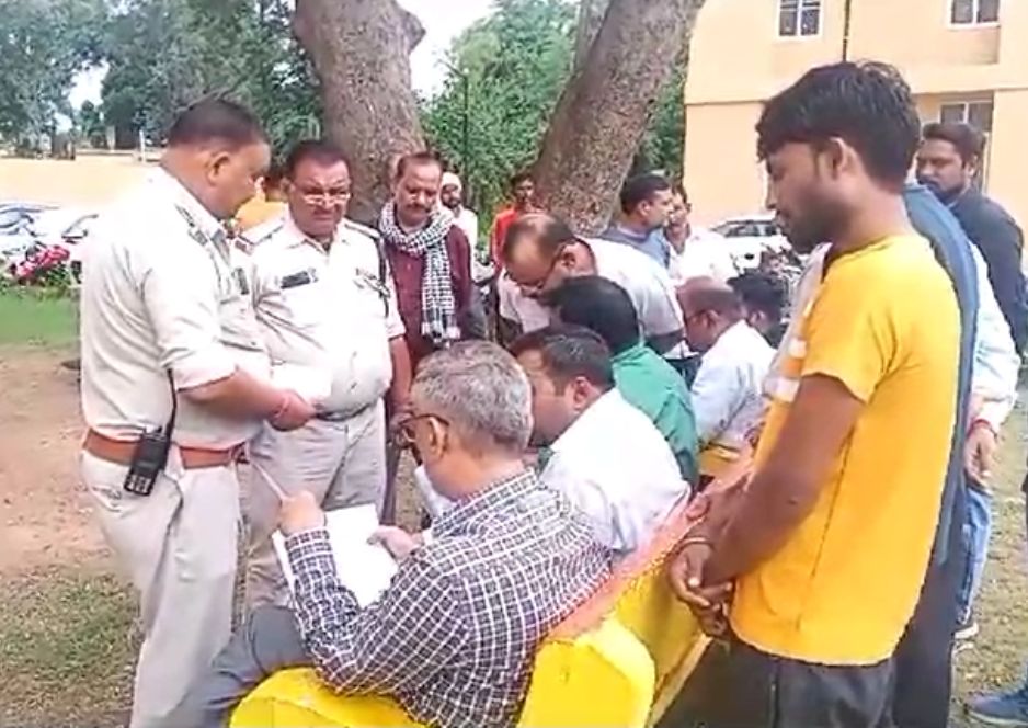 MP Road Accident: आरआई के बेटे की सड़क दुर्घटना में मौत, अज्ञात वाहन ने बाइक को मार दी जोरदार टक्कर