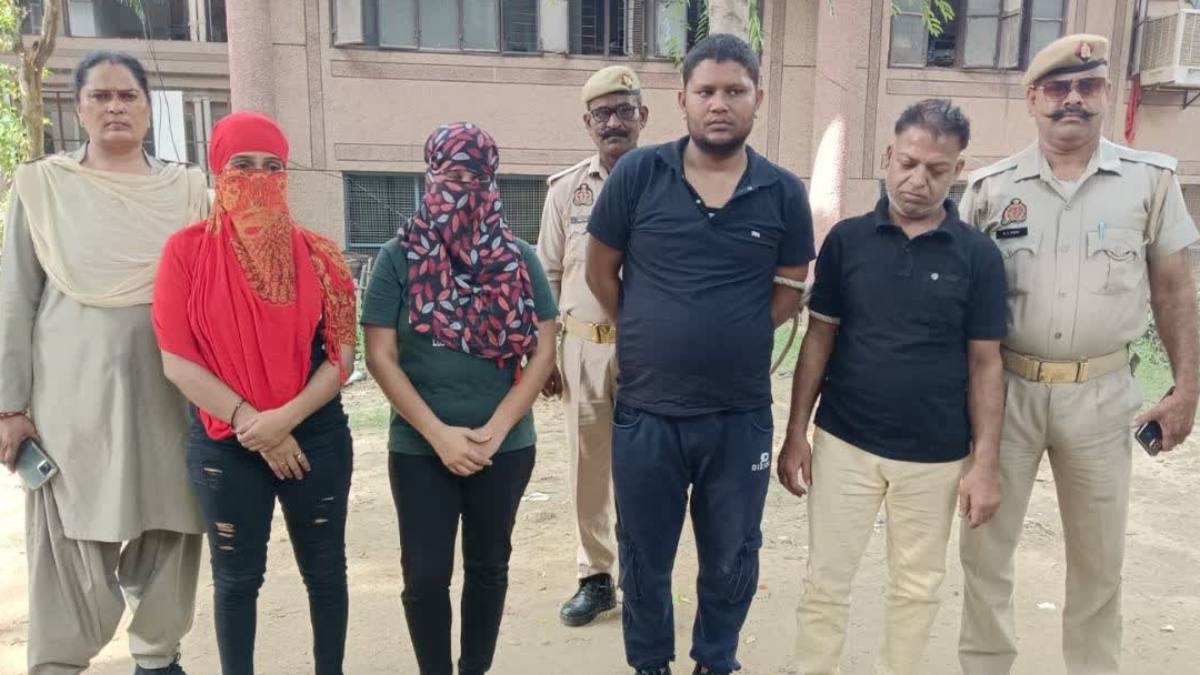 Sex Racket : रात होते ही होटल में सजता था जिस्म का बाजार, दिल्ली से बुलाते थे युवतियां, पुलिस ने मारा छापा, चार गिरफ्तार, दो फरार