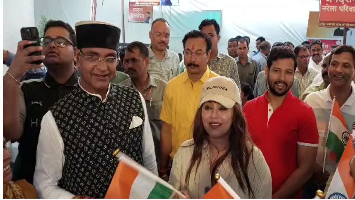 फिल्म अभिनेत्री महिमा चौधरी मंत्री सांरग के घर पहुंचीः जनदर्शन को बताया मिसाल, सारंग ने सूरजेवाला के बयान पर किया पलटवार, बोले- अब इन्हें जनता श्राप देगी