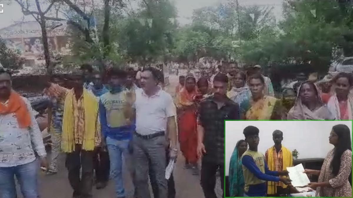 बकरी चोरी के मामले में आदिवासी पिता-पुत्र से चटवाए पैर! उपसरपंच और मालिक पर आरोप, SDM से न्याय की गुहार