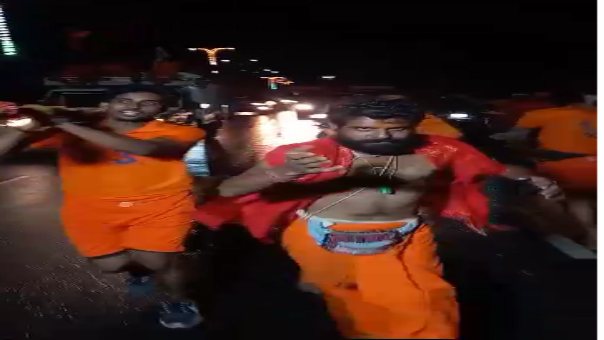 भक्ति की शक्ति: 1500 किलोमीटर दौड़ते हुए कांवड़ लेकर पहुंचे शिव भक्त, उज्जैन में बाबा महाकाल का करेंगे जलाभिषेक