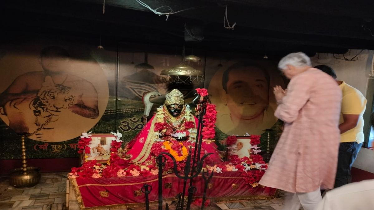 औघड़ आश्रम पहुंचे डिप्टी सीएम टीएस सिंहदेव, काली मंदिर में की पूजा-अर्चना, संत गहिरा गुरु की तपोभूमि पहुंचकर लिया आशीर्वाद