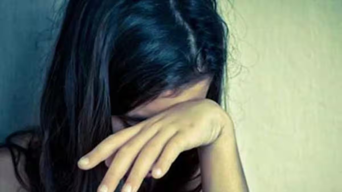 Crime News : छात्रा को बंधक बनाकर युवक ने तीन दिनों तक किया रेप, फिर…