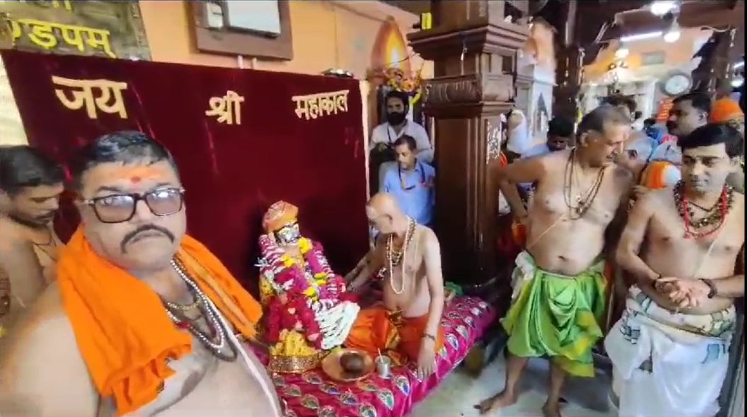 श्रावण का अंतिम सोमवारः बाबा महाकालेश्वर ने अष्टम सवारी में श्री रुद्रेश्वर स्वरुप में दिए दर्शन, इछावर में भी निकली महाकाल की तर्ज पर शाही सवारी