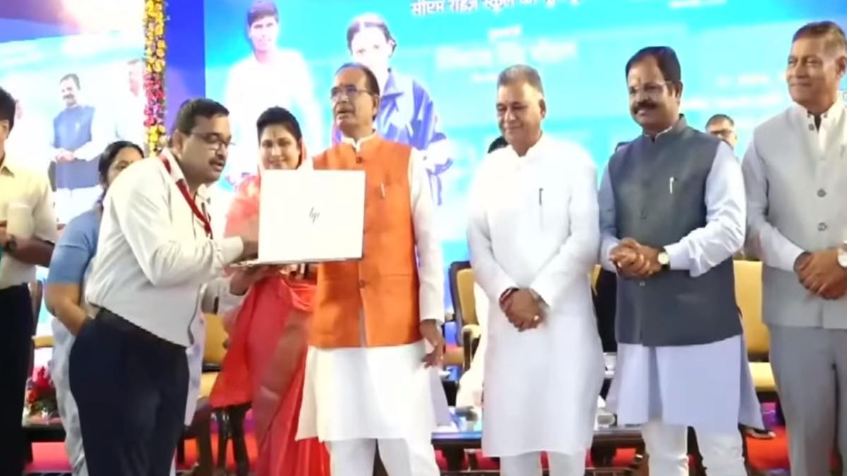 6वीं और 9वीं के स्टूडेंट्स को CM की सौगात: 4.60 लाख से ज्यादा छात्रों के खाते में डाली साइकिल के लिए राशि, सीएम राइज स्कूल का भूमिपूजन, बोले- चलाएंगे स्कूल बस