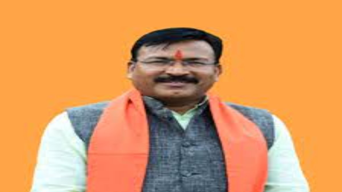 महेश्वर विधानसभा में प्रत्याशी के विरोध पर सांसद ने दी प्रतिक्रिया: गजेंद्र सिंह बोले- सभी कार्यकर्ता एकजुट होकर चुनाव लड़ेंगे और जीतेंगे