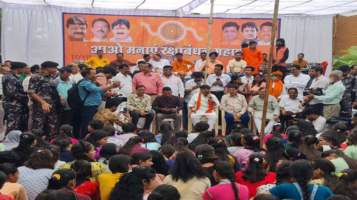 रक्षाबंधन पर अंताक्षरी कार्यक्रम में बुजुर्ग का अपमानः बीजेपी नेता विजयवर्गीय ने गाया ‘झूम बराबर झूम शराबी’