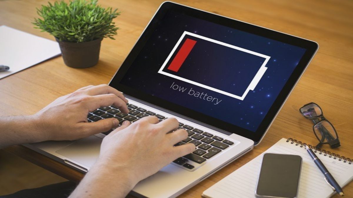 Laptop Tips: लैपटॉप की बैटरी जल्दी हो रही है डाउन, तो इन सेटिंग्स में तुरंत करें बदलाव