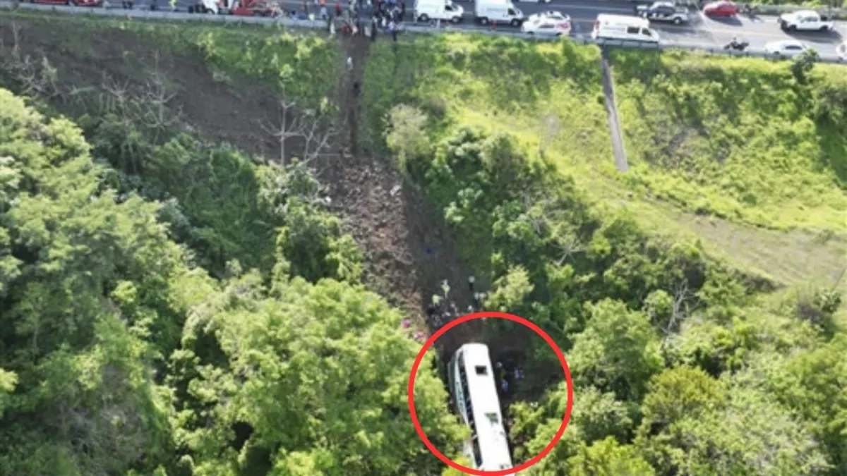 ACCIDENT NEWS: भीषण सड़क हादसे में 17 लोगों की मौत, 22 यात्रियों की हालत नाजुक