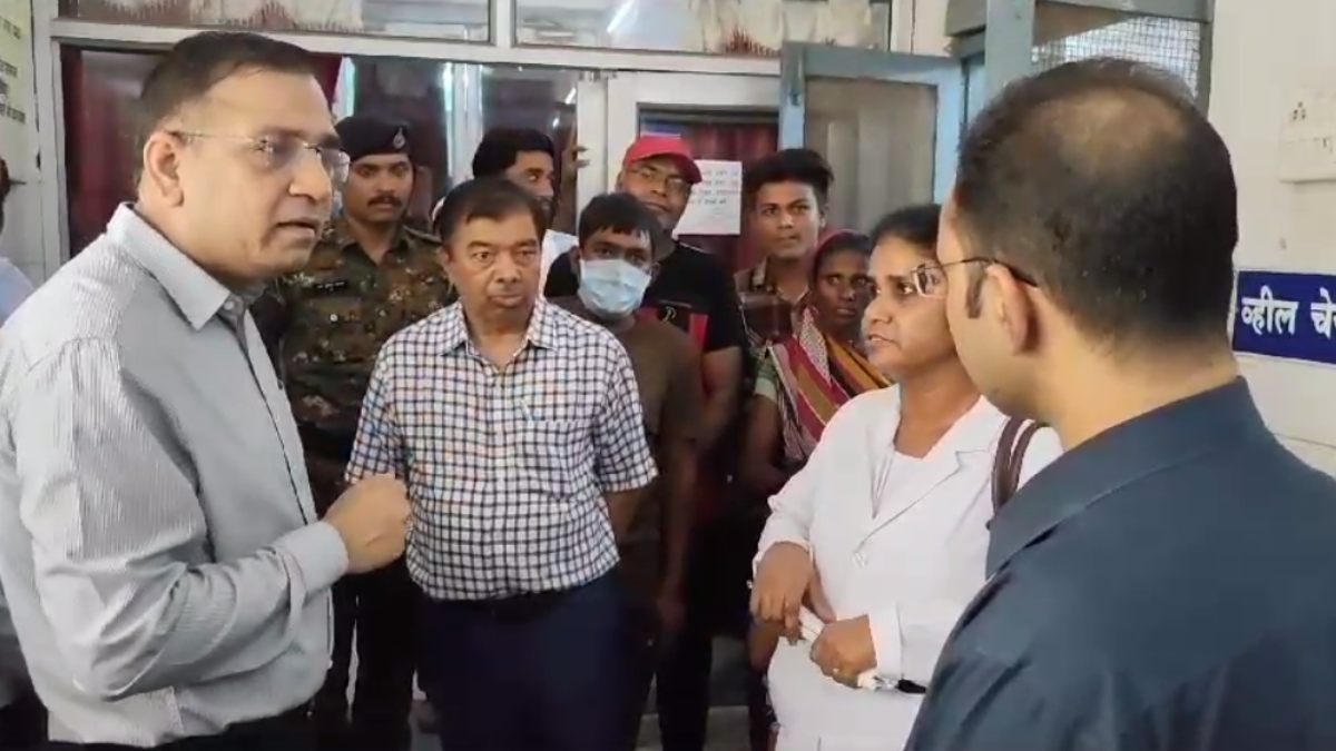 MP में नर्स निलंबित: जिला अस्पताल में गंदगी मिलने पर आशा कार्यकर्ता की सेवा समाप्त, कलेक्टर ने CMO-सिविल सर्जन को लगाई फटकार