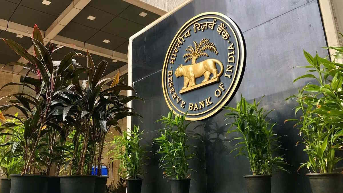 RBI लोन पर लाया बैंकों के लिए नया गाइडलाइन, भुगतान में चूक होने पर ‘दंडात्मक शुल्क’ लेना है ‘दंडात्मक ब्याज’ नहीं…