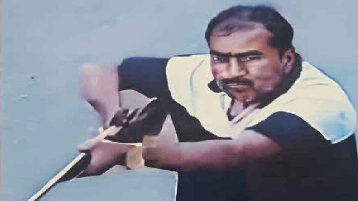 Umesh Pal Murder Case: अतीक अहमद का शूटर साबिर भगौड़ा घोषित, पुलिस ने चस्पा किया नोटिस
