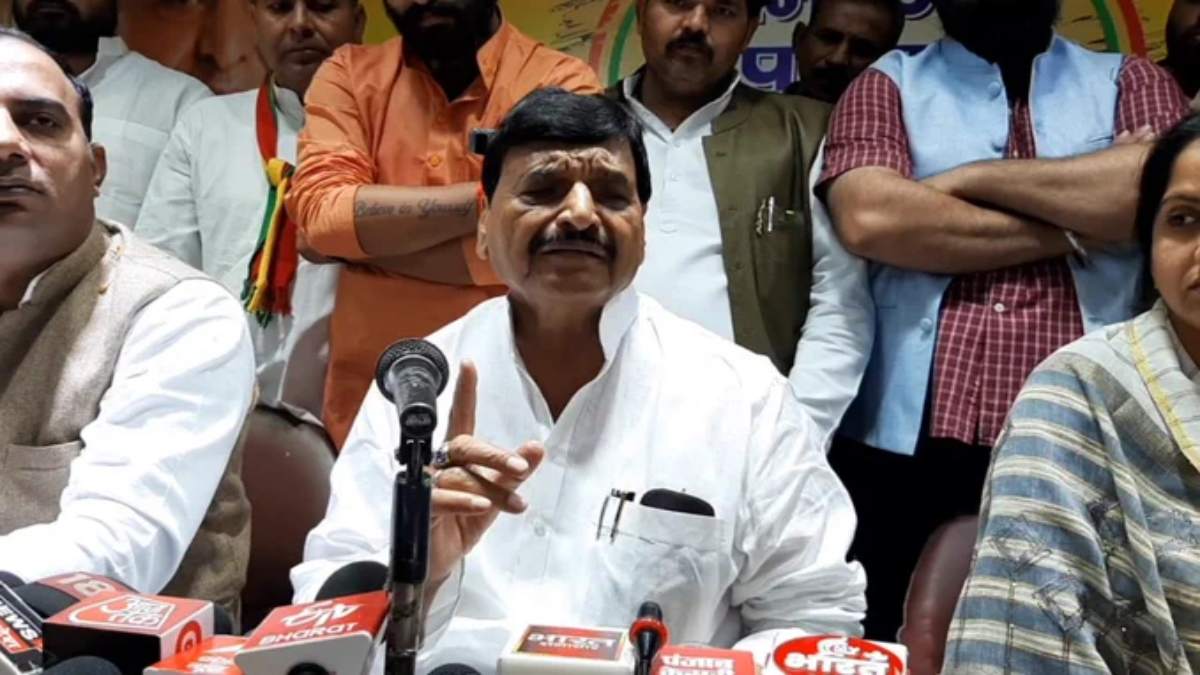 Ghosi Byelection: मऊ पहुंचे सपा महासचिव शिवपाल यादव, कहा- दलबदलू से हमें सावधान रहना है