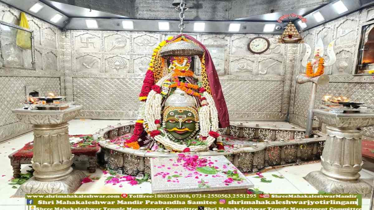 सावन का छठा सोमवार आज: महाकाल मंदिर में भक्तों की उमड़ी भीड़, शाम को प्रजा का हाल जानने निकलेंगे भगवान महाकाल