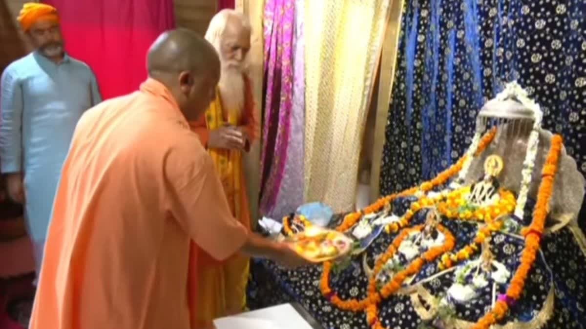 सीएम योगी ने रामलला के दरबार में लगाई हाजिरी, मंदिर निर्माण की देखी प्रगति