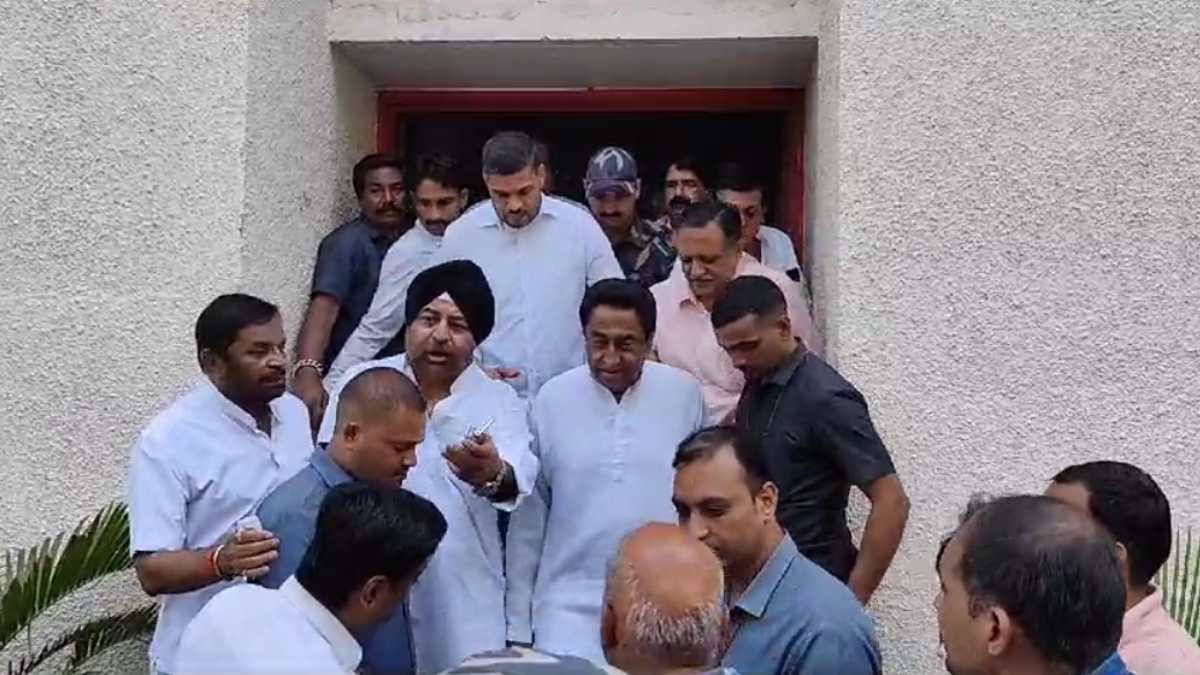 उज्जैन रेप पीड़िता से मिलने MTH अस्पताल पहुंचे कमलनाथ: प्रदेश सरकार पर साधा निशाना, कहा- बच्ची की स्थिति देखकर दुख हुआ