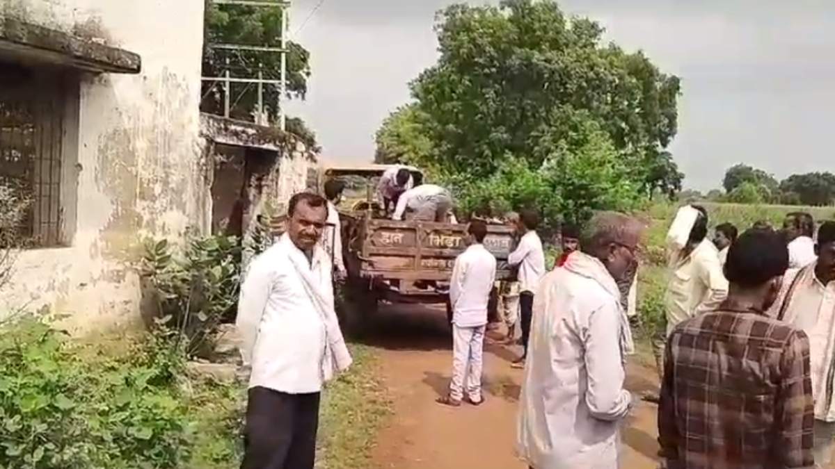 किसान ने फांसी लगाकर की आत्महत्या: परिजन बोले- उड़द की फसल बर्बाद होने से था परेशान, हरकत में आया प्रशासन