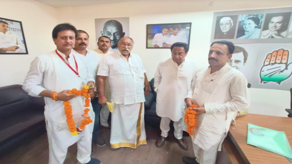 MP में चुनाव से पहले BJP को फिर लगा झटका: पूर्व विधायक कांग्रेस में शामिल, कमलनाथ ने दिलाई पार्टी की सदस्यता