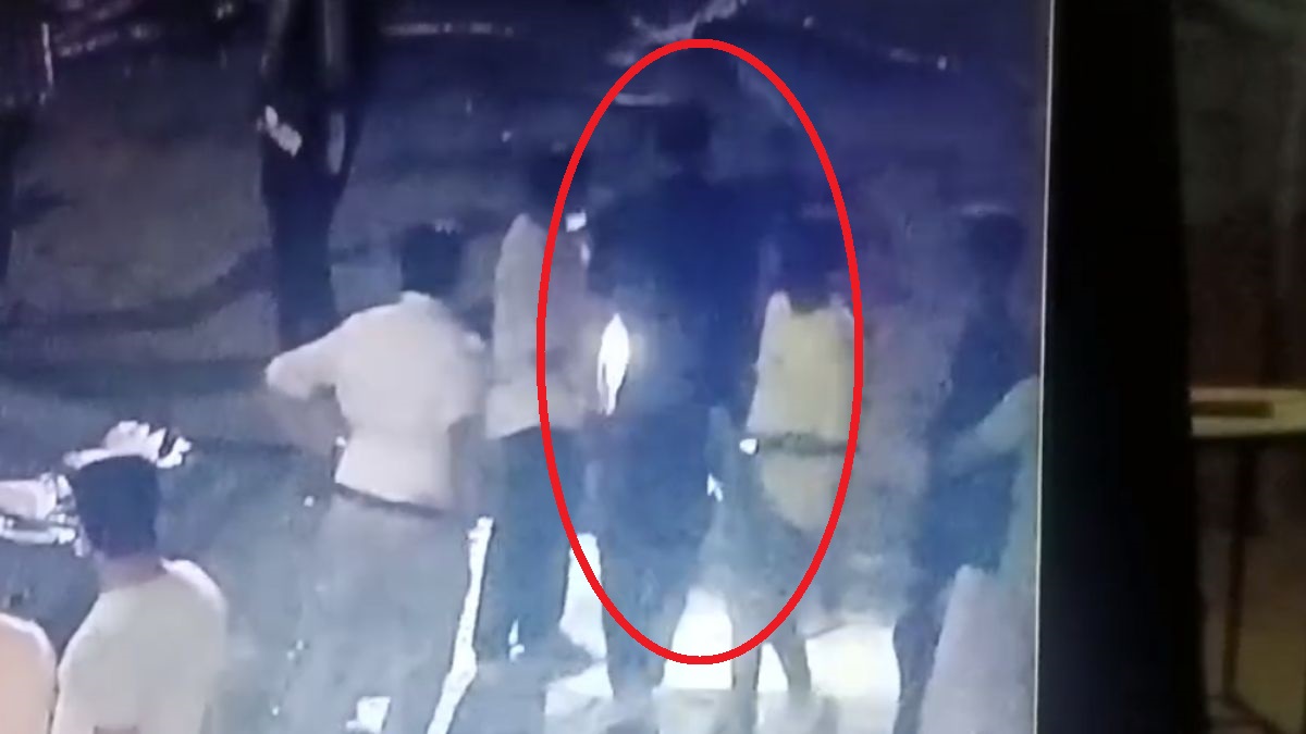 MP में SDM की गुंडागर्दी! बीच सड़क युवक को जड़ा थप्पड़, वीडियो वायरल