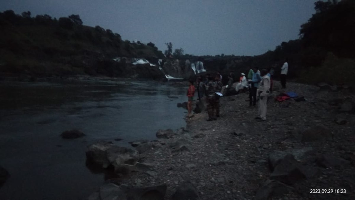 बड़ी खबर: नदी में नहाते समय एयरफोर्स के 2 जवान लापता, मौके पर पहुंची SDRF-एयरफोर्स की टीम, रेस्क्यू जारी…