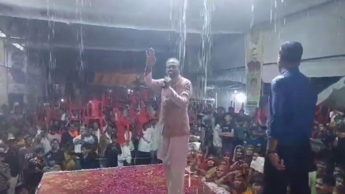 CM शिवराज ने बारिश के बीच किया संबोधित, VIDEO: कहा- जनता भीग रही है तो मैं भी भीगते हुए करूंगा सभा, जौरा नगर पंचायत को पालिका बनाने की घोषणा