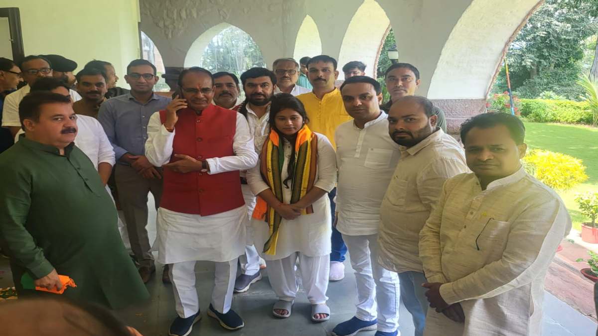 कमलनाथ के गढ़ में सेंध! अखिल भारतीय गोंडवाना की राष्ट्रीय अध्यक्ष बीजेपी में शामिल, सीएम शिवराज ने दिलाई सदस्यता