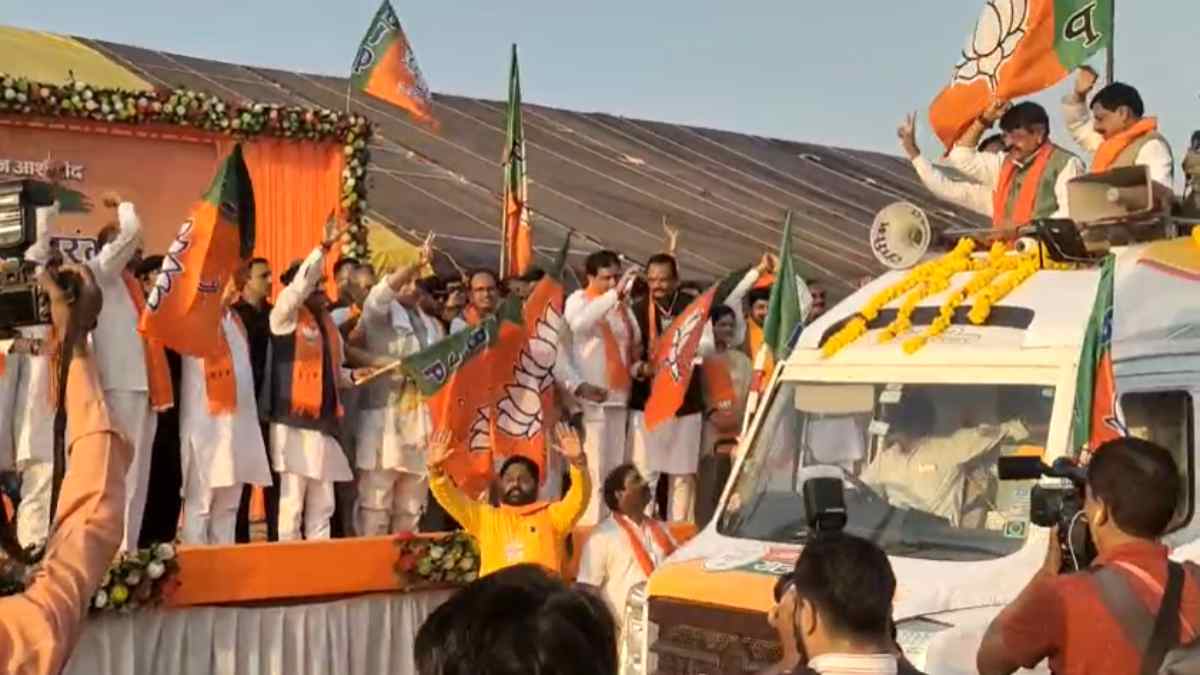 केंद्रीय रक्षा मंत्री ने नीमच से ‘जन आशीर्वाद यात्रा’ रथ को दिखाई हरी झंडी: राजनाथ बोले- आपके मामा शिवराज राजनीति के धोनी हैं, ये एक अच्छे फिनिशर