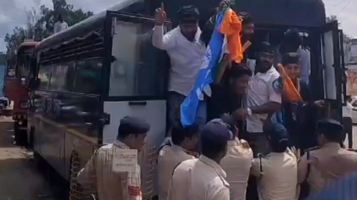 जन आशीर्वाद यात्रा का विरोध: रायसेन में NSUI कार्यकर्ताओं ने दिखाए काले झंडे, पुलिस ने किया नजरबंद, कांग्रेस ब्लॉक अध्यक्ष ने लगाए ये आरोप