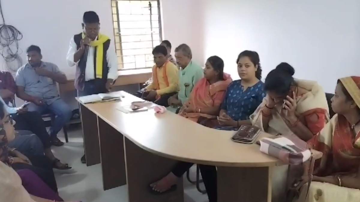 MP News: कलेक्टर ने सहायक यंत्री को हटाया, सरपंचों ने गंभीर आरोप लगाते हुए दी थी सामूहिक इस्तीफा देने की चेतावनी