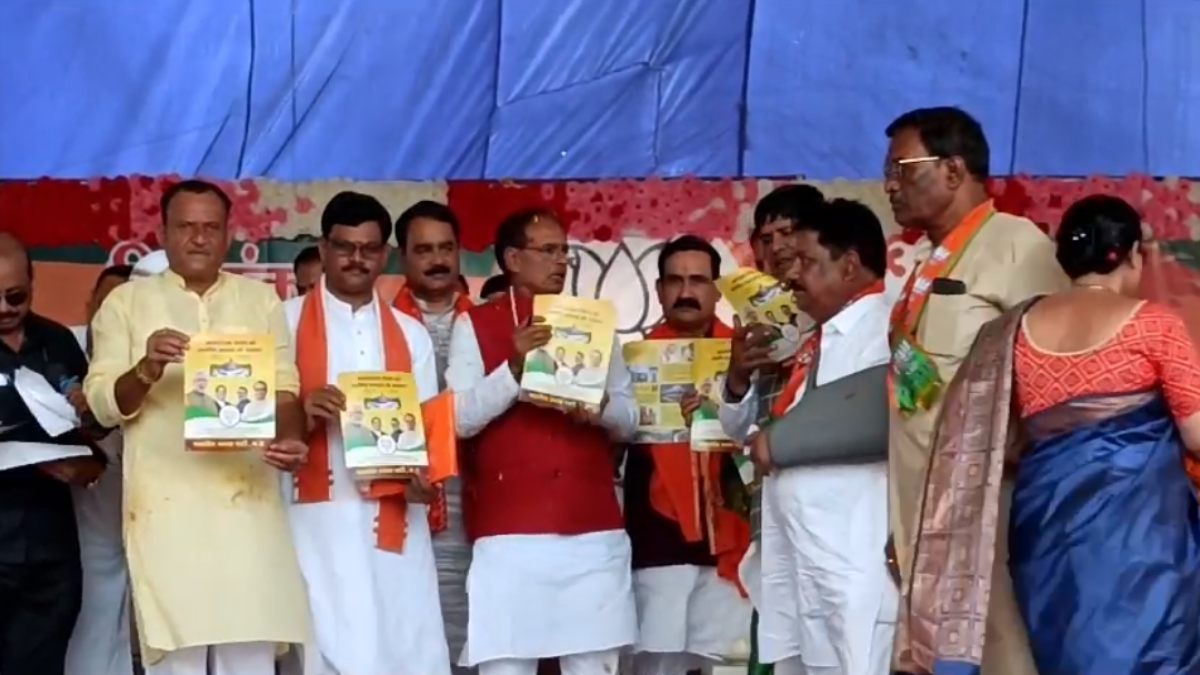 जन आशीर्वाद यात्रा में शामिल हुए CM शिवराज: कहा- जनता के लिए जीता हूं, जरूरत पड़ने पर जान भी दे सकता हूं, सनातन धर्म को लेकर कांग्रेस पर बोला हमला
