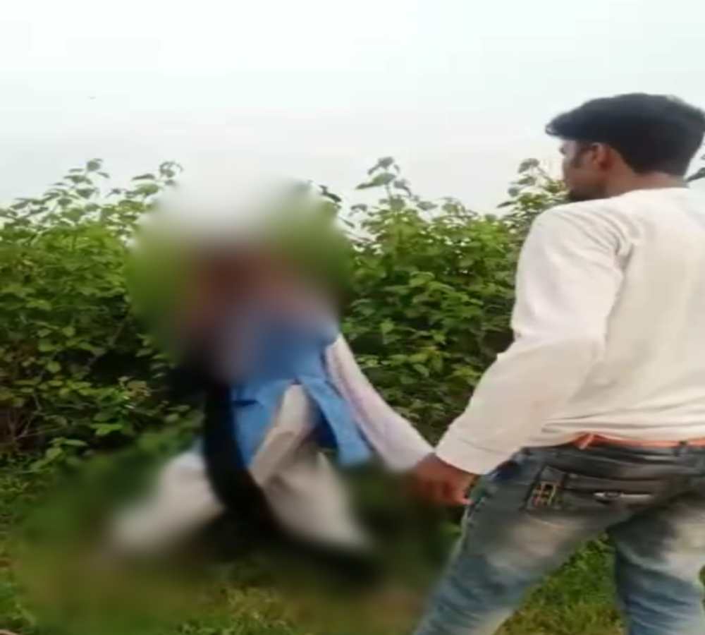 रास्ता रोककर छात्रा से छेड़छाड़: विरोध करने पर आरोपी ने मारा थप्पड़, VIDEO देख खौल उठेगा खून