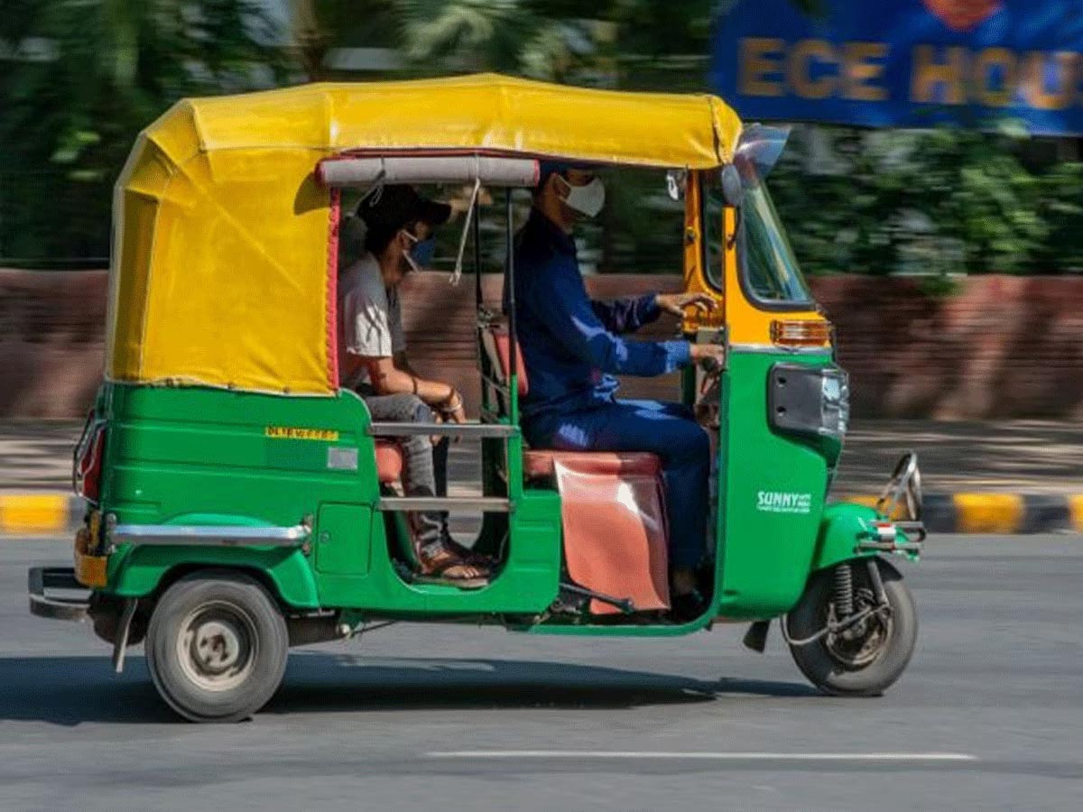 दिल्ली में ऑटो चालकों को ऑटो में जीपीएस चालू कराना जरूरी