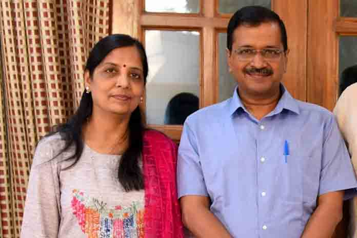 दिल्ली की अदालत ने CM अरविंद केजरीवाल की पत्नी को भेजा समन