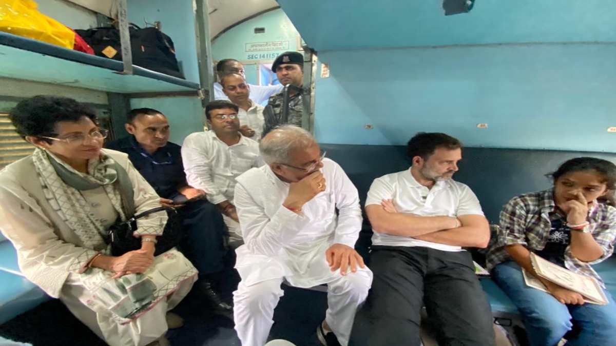 CG Election 2023: बिलासपुर में आवास न्याय सम्मलेन में शामिल हुए राहुल गांधी, सीएम बघेल के साथ ट्रेन के रास्ते रायपुर रवाना…