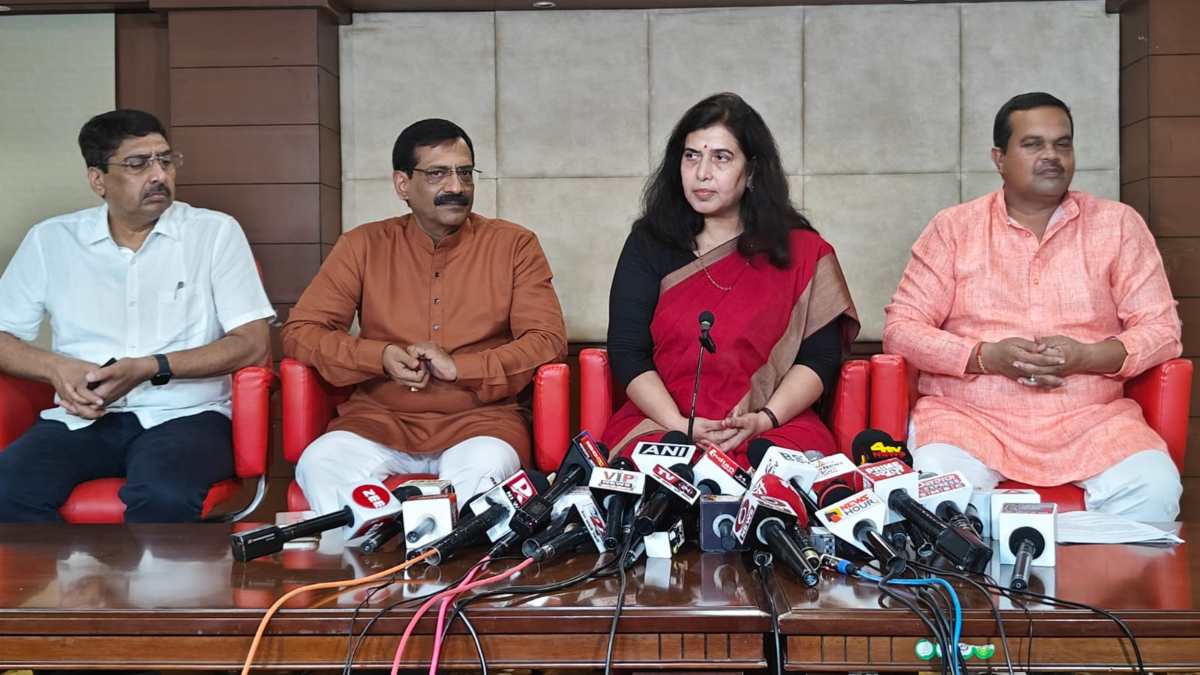 चुनाव, आरोप और सियासी घेराबंदीः सरोज पांडेय ने राज्य सरकार पर साधा निशाना, बोलीं- कांग्रेस पार्टी का ATM है CG, 16 लाख से ज्यादा लोगों को नहीं दिया आवास…