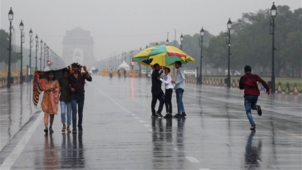 दिल्ली-एनसीआर में बारिश से मौसम हुआ सुहाना…