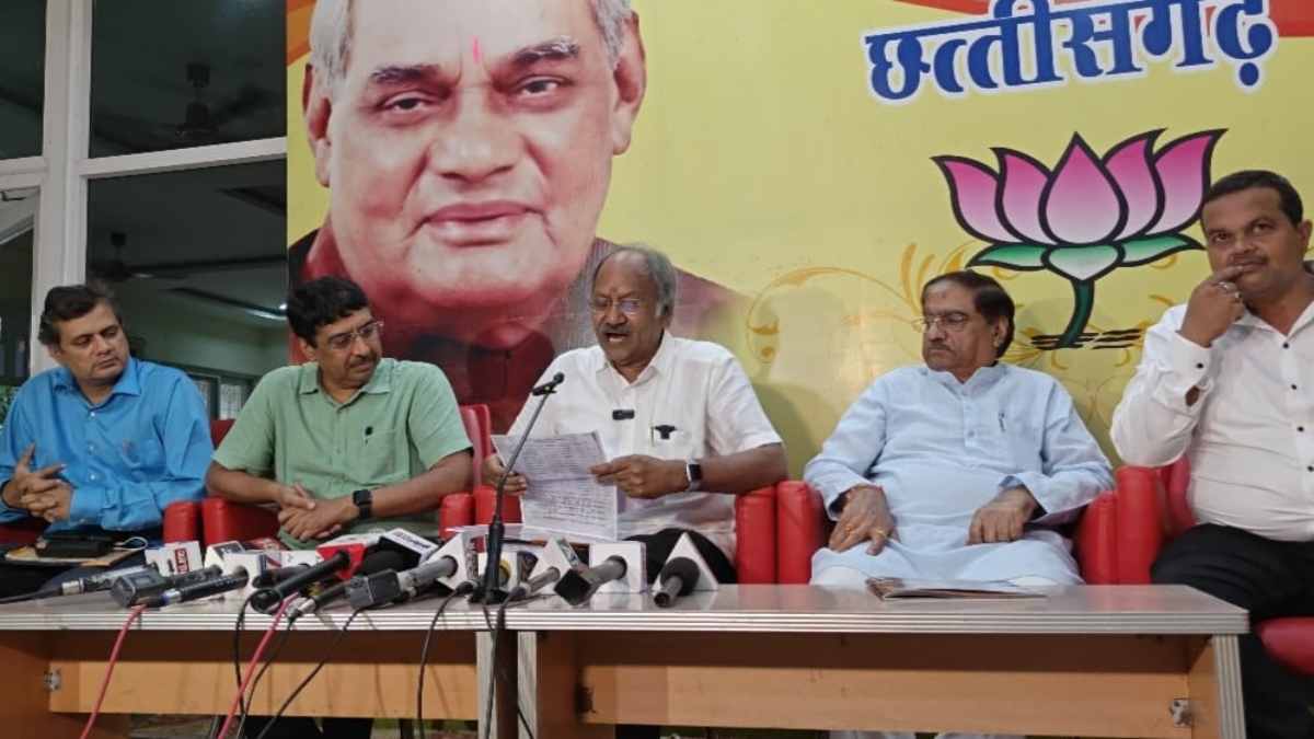 ‘दूध का दूध, पानी का पानी हो गया’: पूर्व मंत्री बृजमोहन अग्रवाल का CONG पर हमला, बोले- गृहमंत्री शाह ने आरोप पत्र से सरकार को किया बेनकाब, जो भ्रष्टाचारी हैं उन्हें छोड़ा नहीं जाएगा