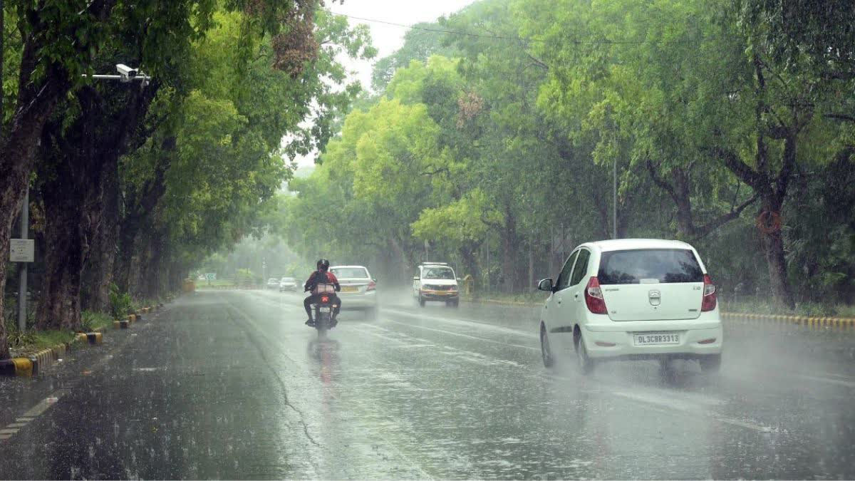 उमस से मिली दिल्ली वासियों को राहत