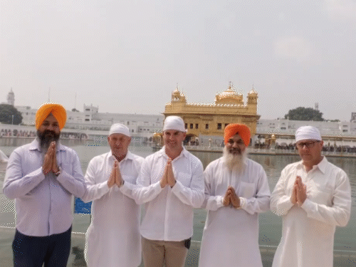 ऑस्ट्रेलिया के विक्टोरिया से सांसद ब्रैड बैटिन अमृतसर पहुंचे, गोल्डन टेंपल में हुए नतमस्तक