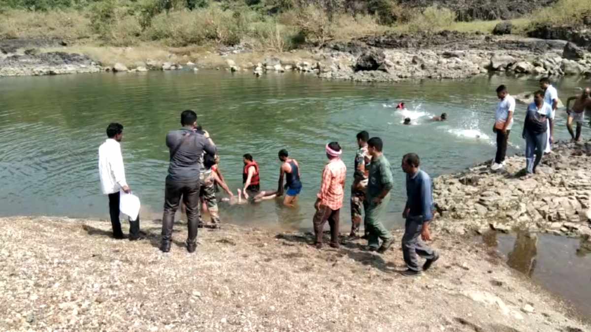 एयरफोर्स के दो जवानों का शव बरामद: ताप्ती नदी पर पिकनिक मनाने गए थे, नहाते समय हुए हादसे का शिकार
