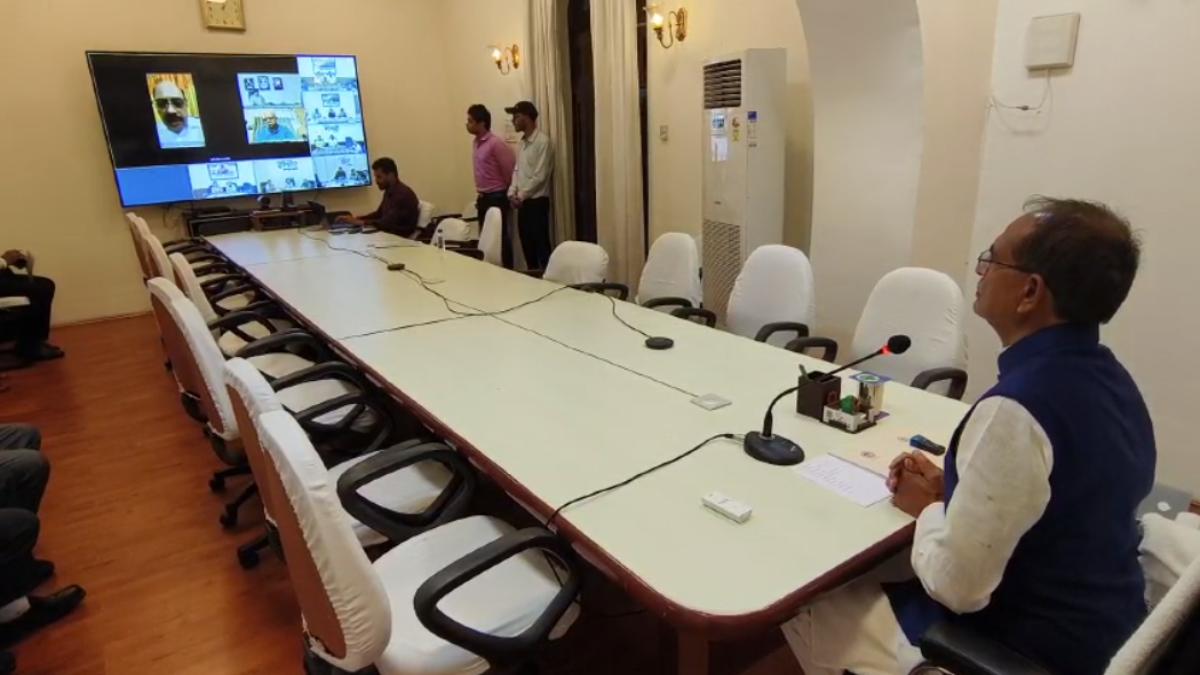 MP में भारी बारिश का दौर जारी: देर रात सीएम शिवराज ने की समीक्षा, जिला प्रशासन को सतर्क रहने के निर्देश
