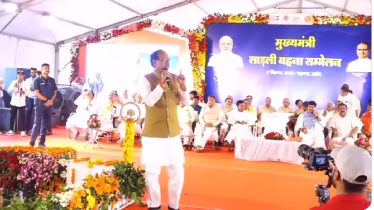 ‘कच्चे धागे की कसम विश्वास नहीं टूटने दूंगा’: CM शिवराज ने बड़नगर को दी करोड़ों के विकास कार्यों की सौगात, लाड़ली बहनों से कहा- सुख-दुख में सदैव साथ रहूंगा