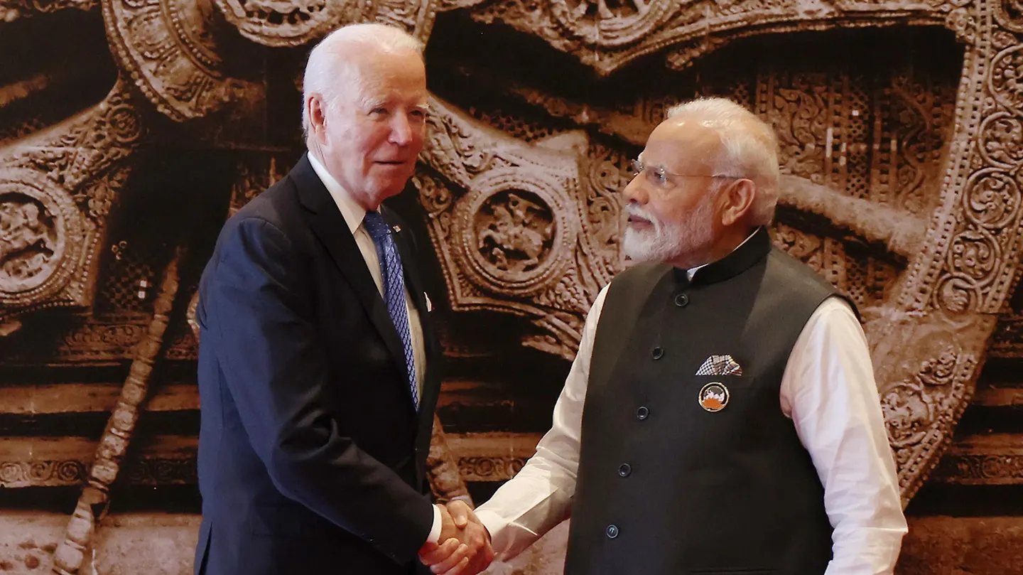 Joe Biden की सुरक्षा में सेंध, काफिले की कार में चालक ने बैठा ली सवारी
