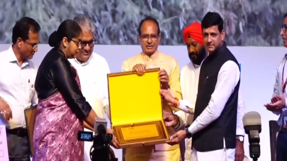 इंदौर फिर बना देश में नम्बर 1: सफाई के बाद ‘स्वच्छ वायु सर्वेक्षण’ में मारी बाजी, हासिल किया पहला स्थान, दूसरे स्थान पर रहा ये शहर 